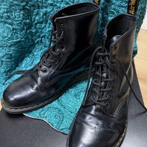 Dr. Martens Black Leather men’s combat Boots Size 11